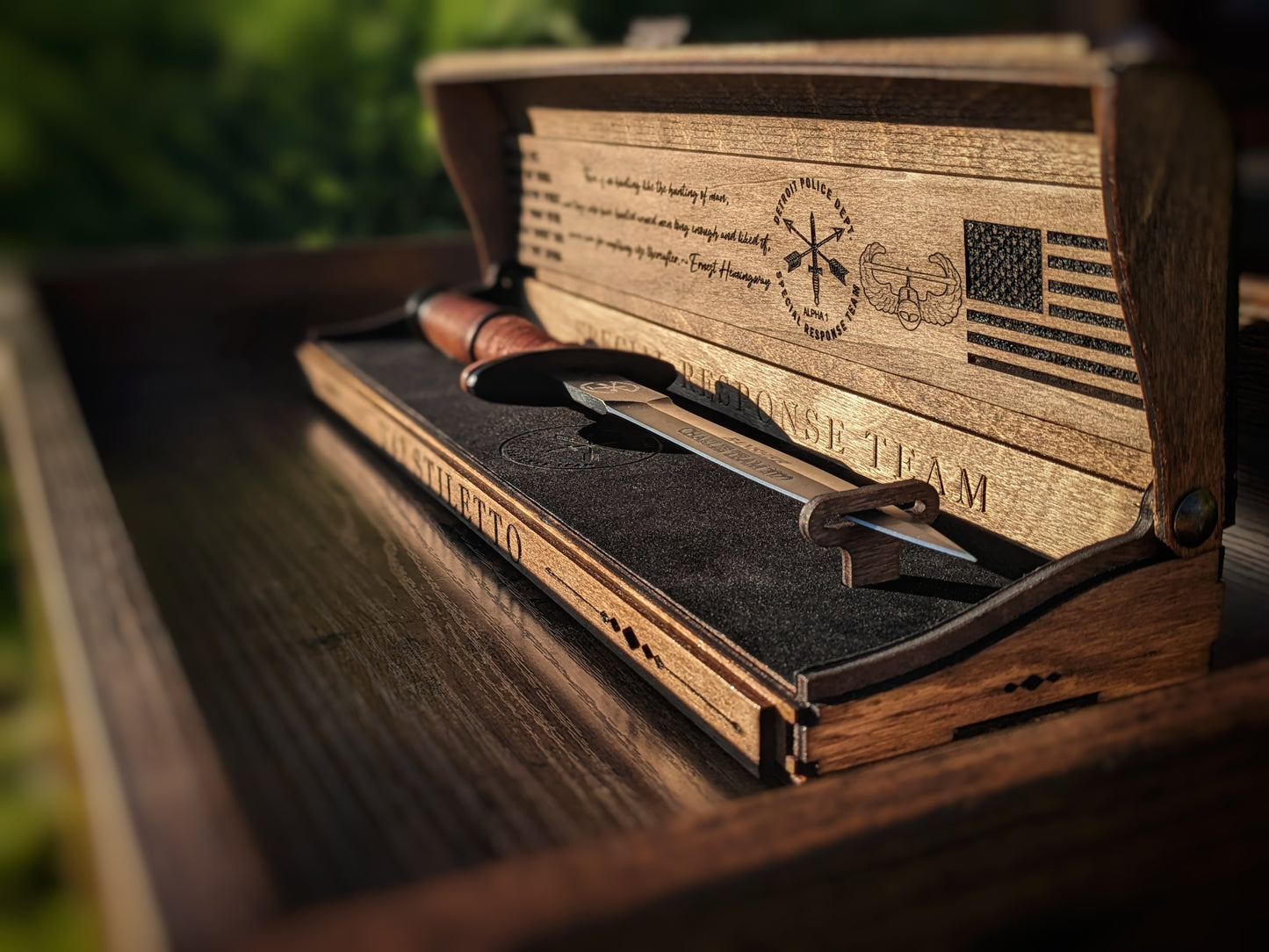 Souvenir Knife Box